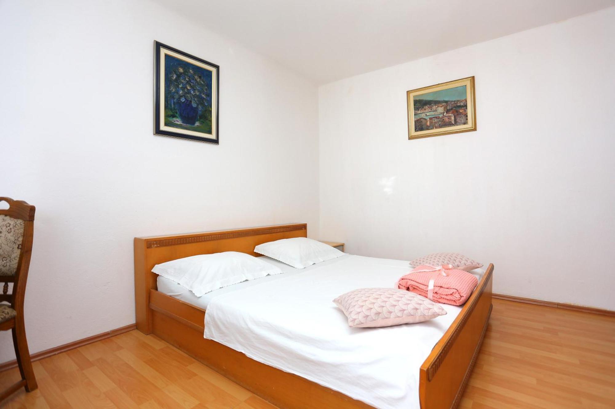 Rooms With A Parking Space Split - 17766 Room photo